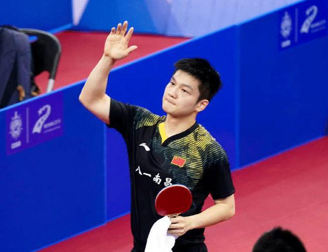 一名具备持 一名具备持